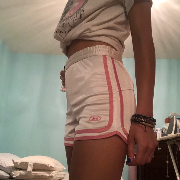 🔴SOLD🔴Reebok White and Pink Athletic Shorts - Picture 4 of 7